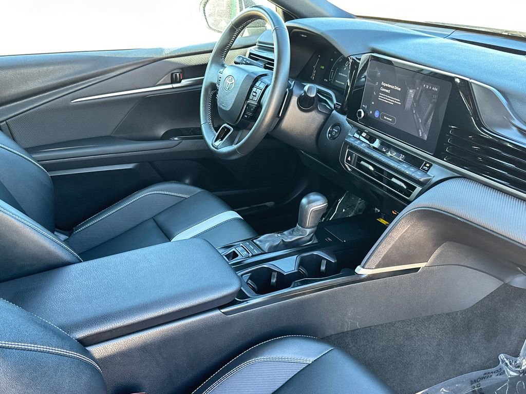Used 2025 Toyota Camry SE image 11