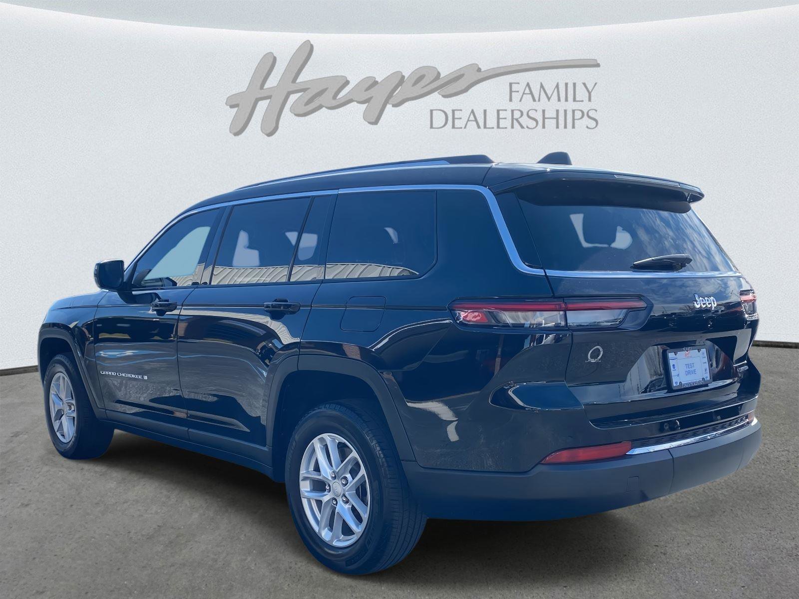 Used 2023 Jeep Grand Cherokee L Laredo image 7