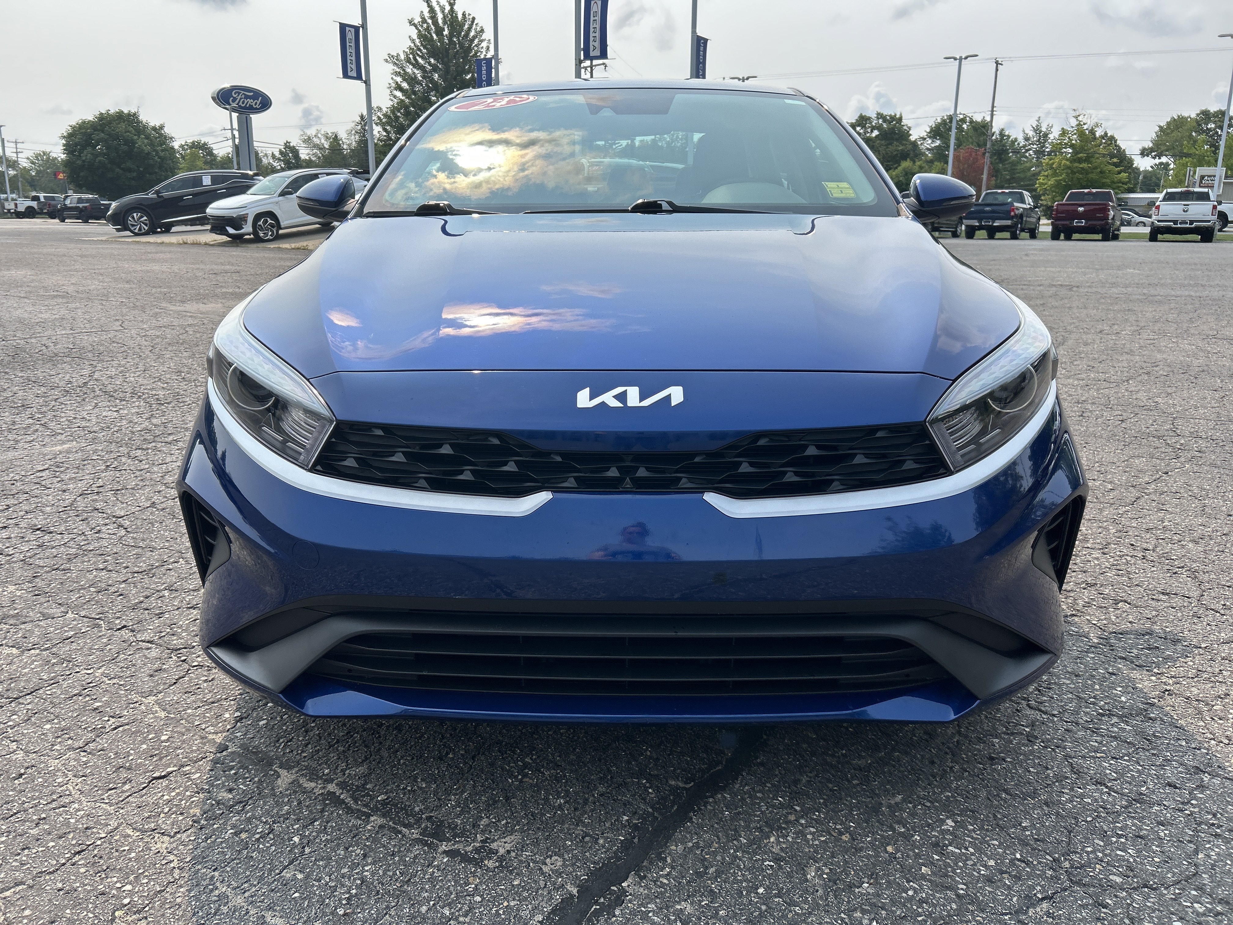 Used 2024 Kia Forte LXS w/ LXS Technology Package FWD image 8