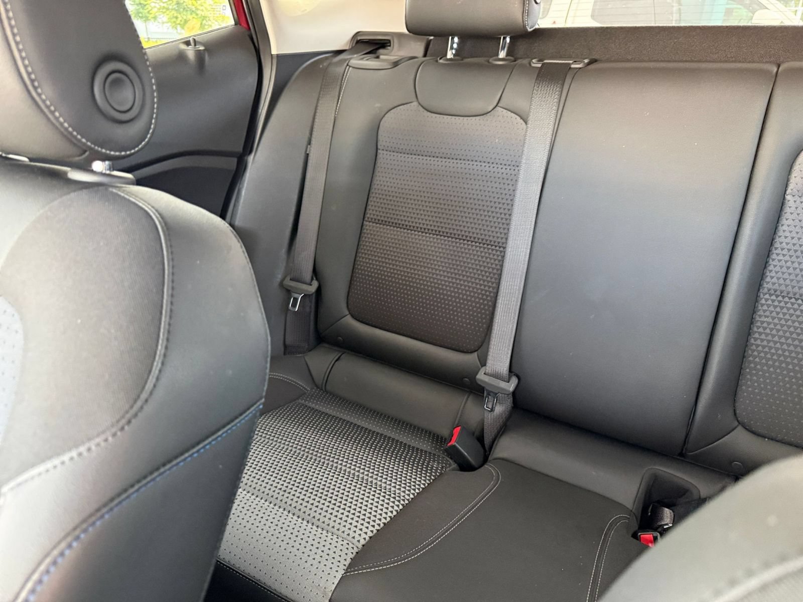 Used 2025 Chevrolet Trax LT w/ LT Convenience Package FWD image 39