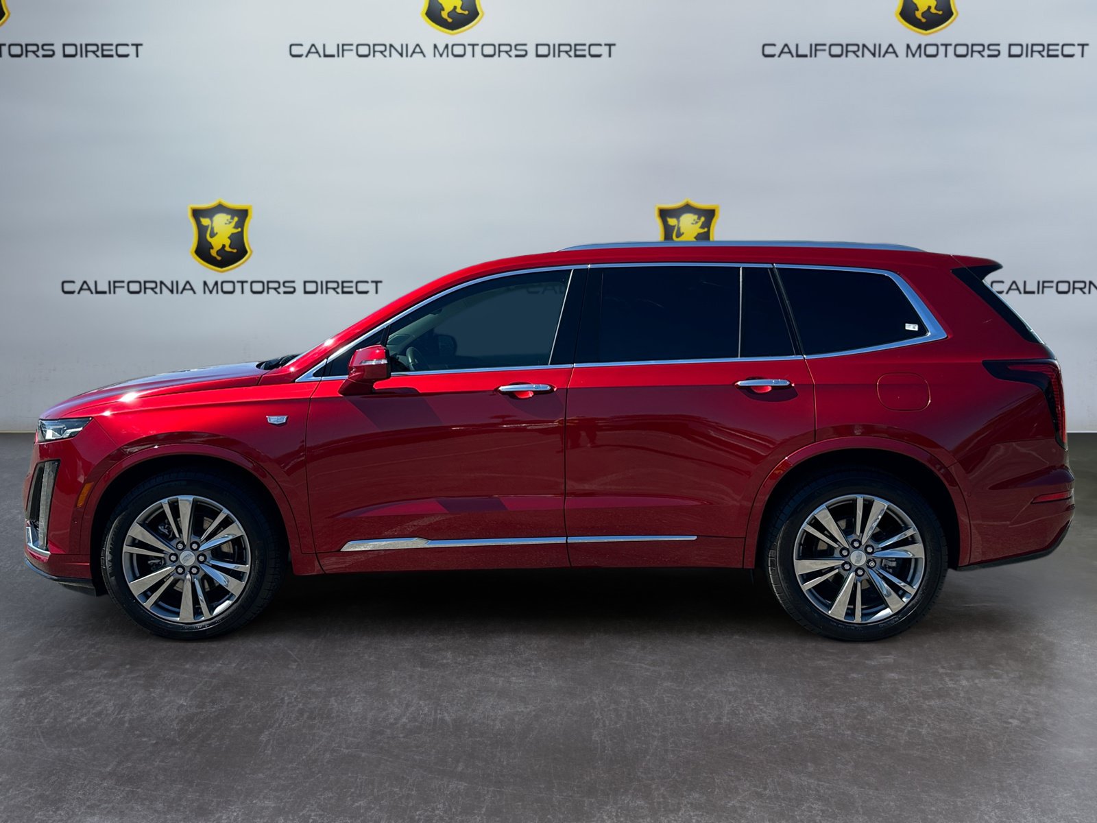 Used 2025 Cadillac XT6 Premium Luxury w/ Technology Package FWD image 2