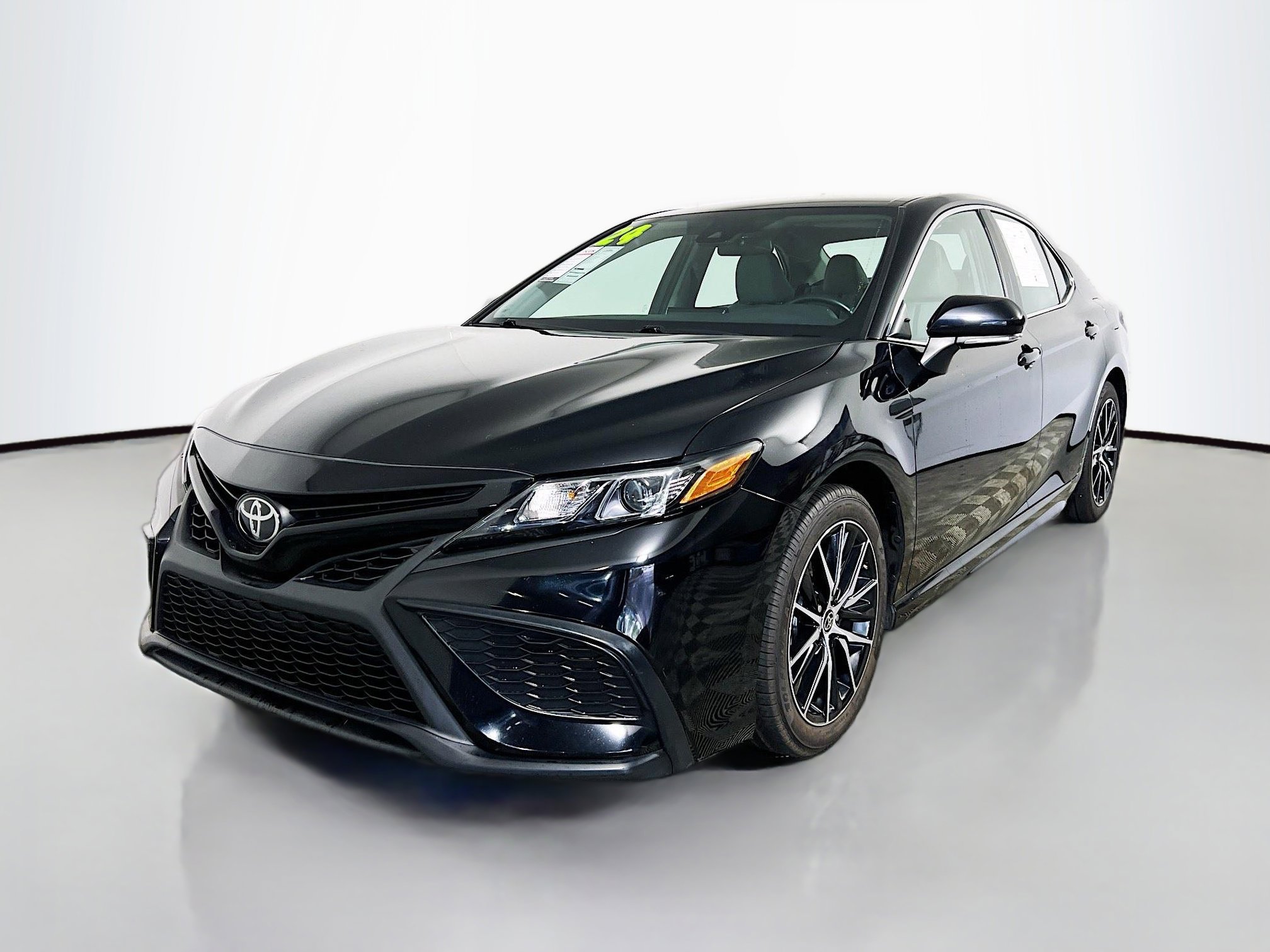 Used 2024 Toyota Camry SE image 10