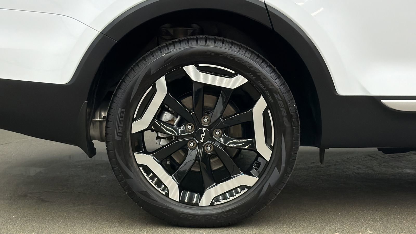 Used 2025 Kia Telluride EX FWD image 11