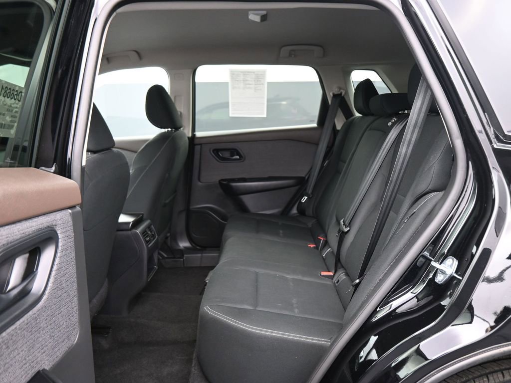 Used 2023 Nissan Rogue S image 14