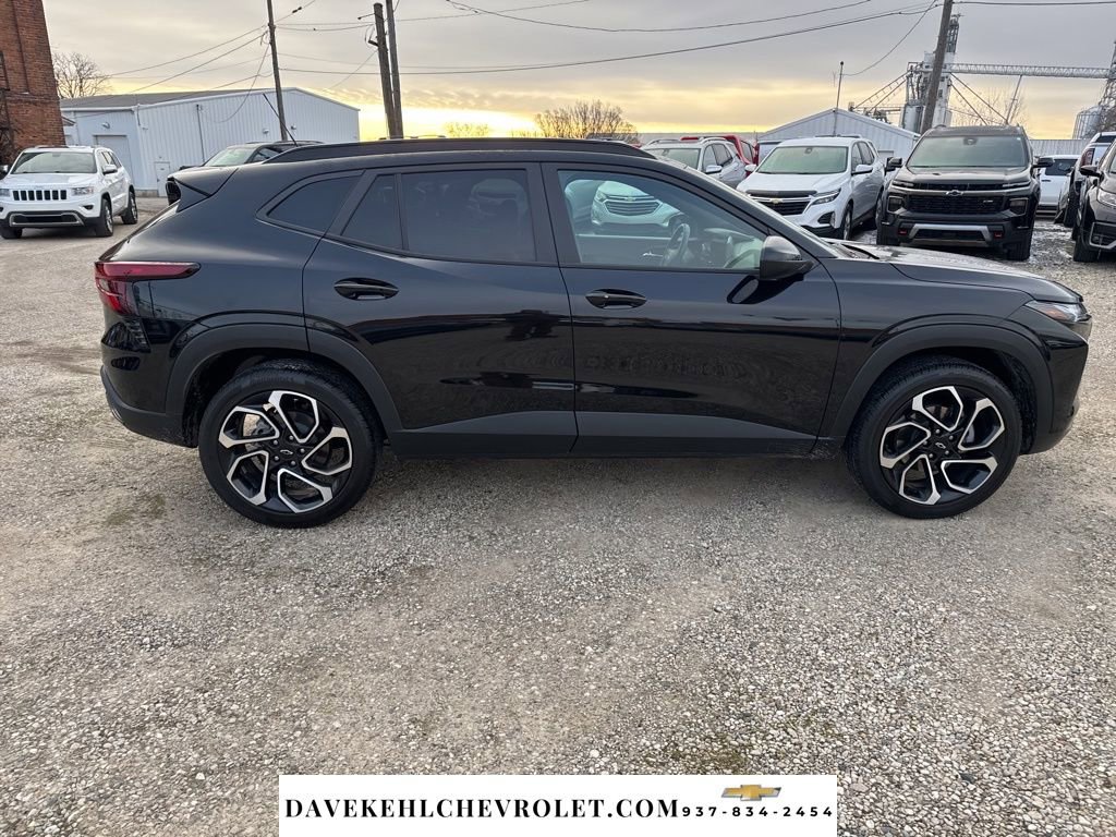 Used 2025 Chevrolet Trax RS w/ Sunroof Package image 6