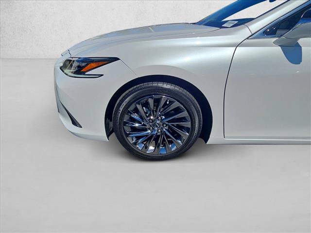 Used 2024 Lexus ES 300h w/ Luxury Package FWD image 25