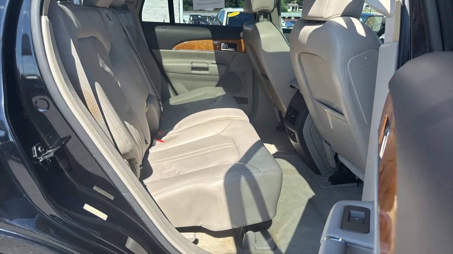 Used 2012 Lincoln MKX FWD w/ Wood Pkg image 28