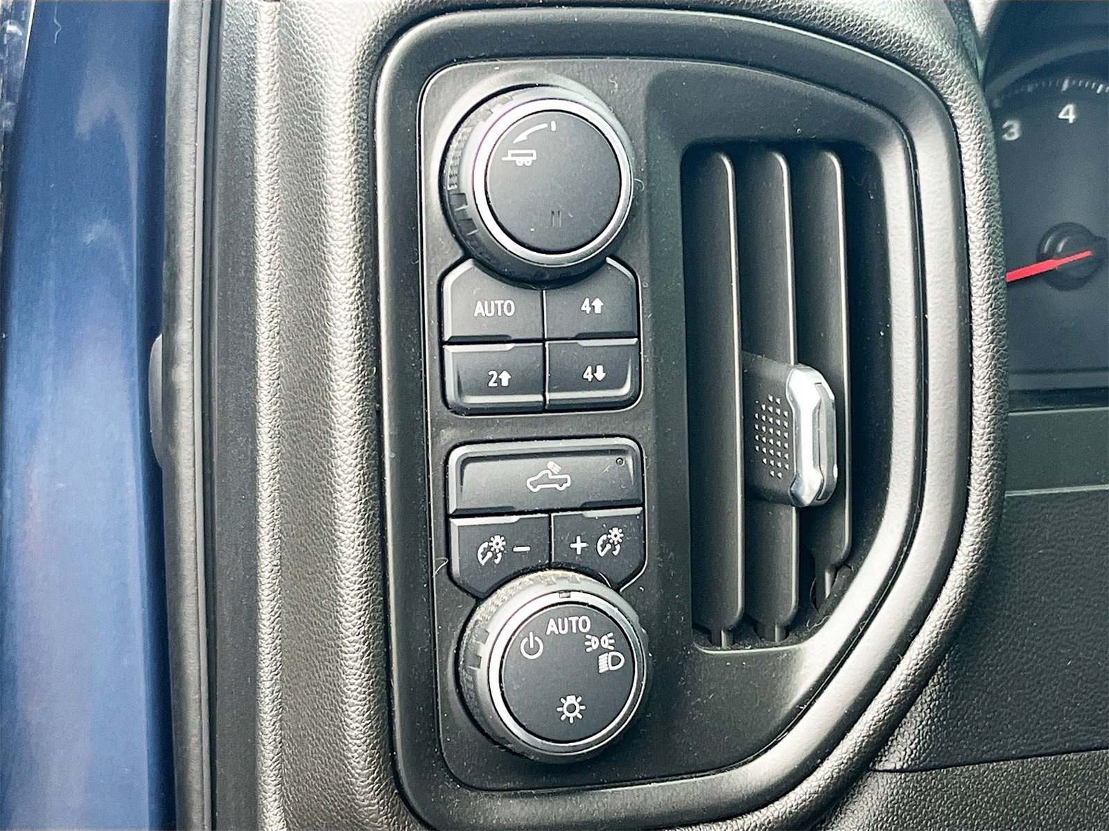 Used 2021 Chevrolet Silverado 1500 Custom Trail Boss image 10