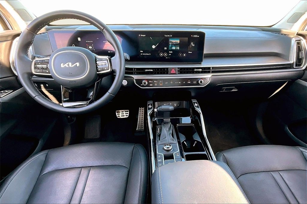 Used 2025 Kia Sorento SX image 15