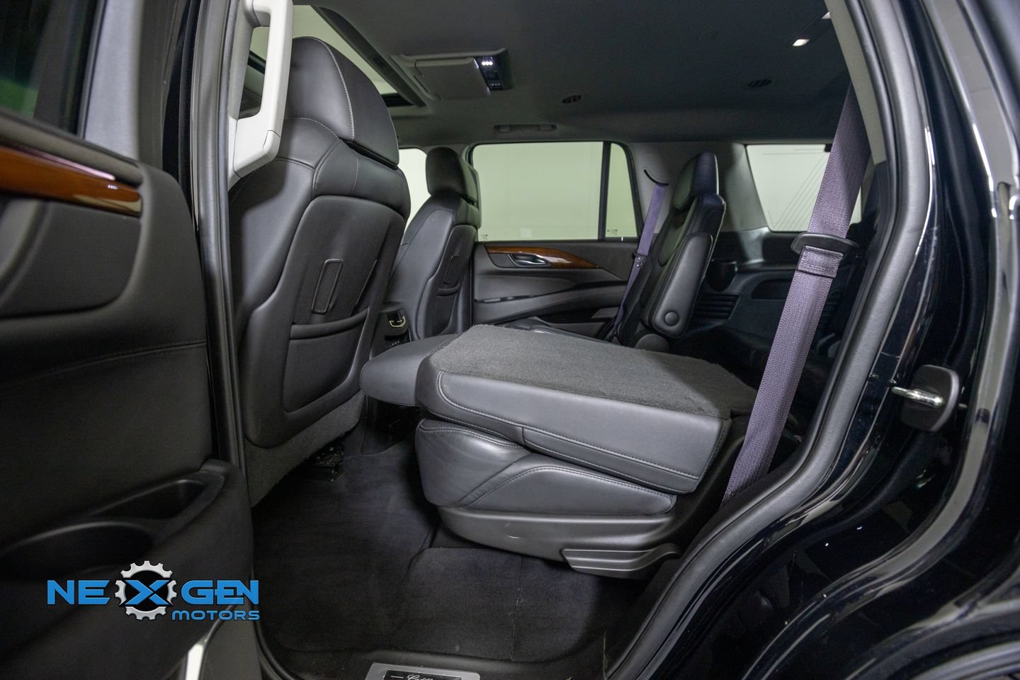 Used 2017 Cadillac Escalade Luxury AWD/4WD image 30