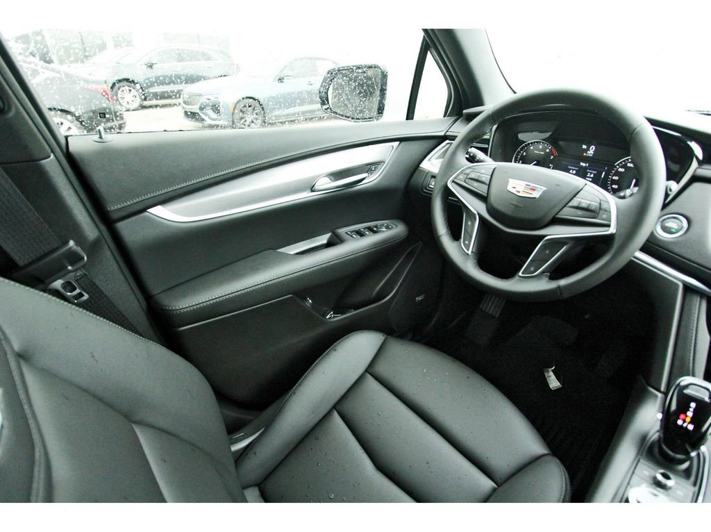 New 2025 Cadillac XT5 Luxury image 8