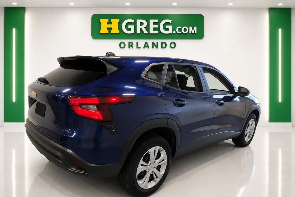 Used 2024 Chevrolet Trax LS w/ Driver Confidence Package FWD image 6