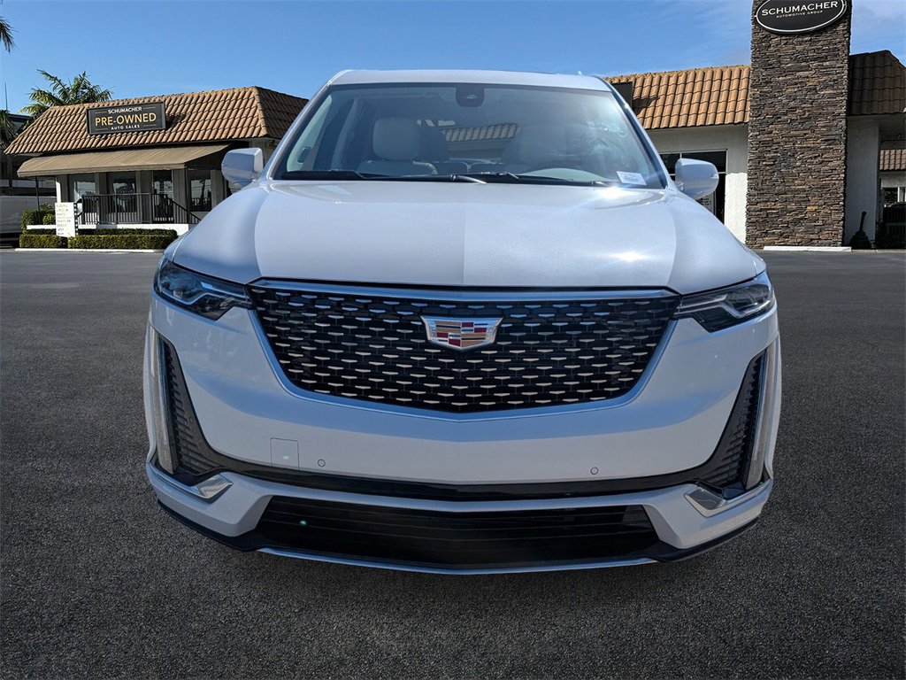 Used 2025 Cadillac XT6 Premium Luxury image 2