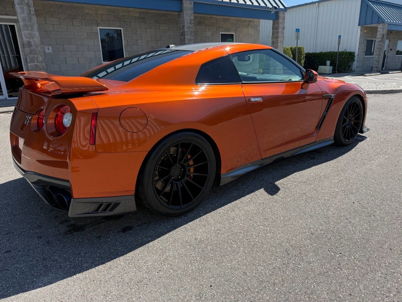 Used 2017 Nissan GT-R Premium AWD/4WD image 7