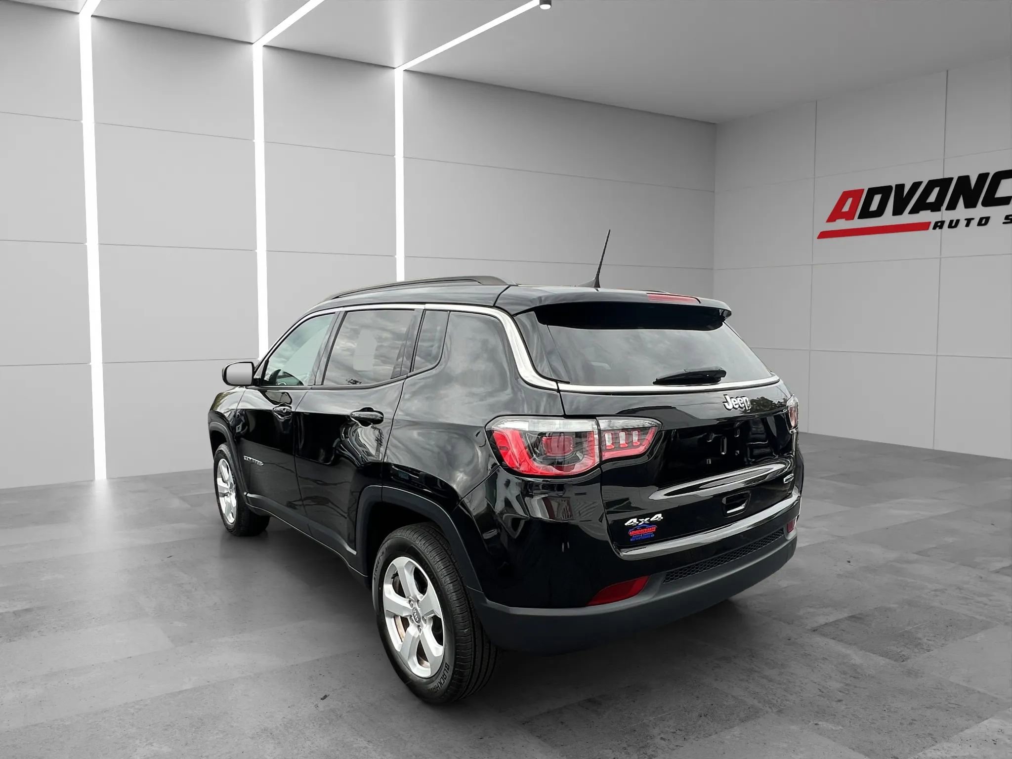 Used 2019 Jeep Compass Latitude image 4