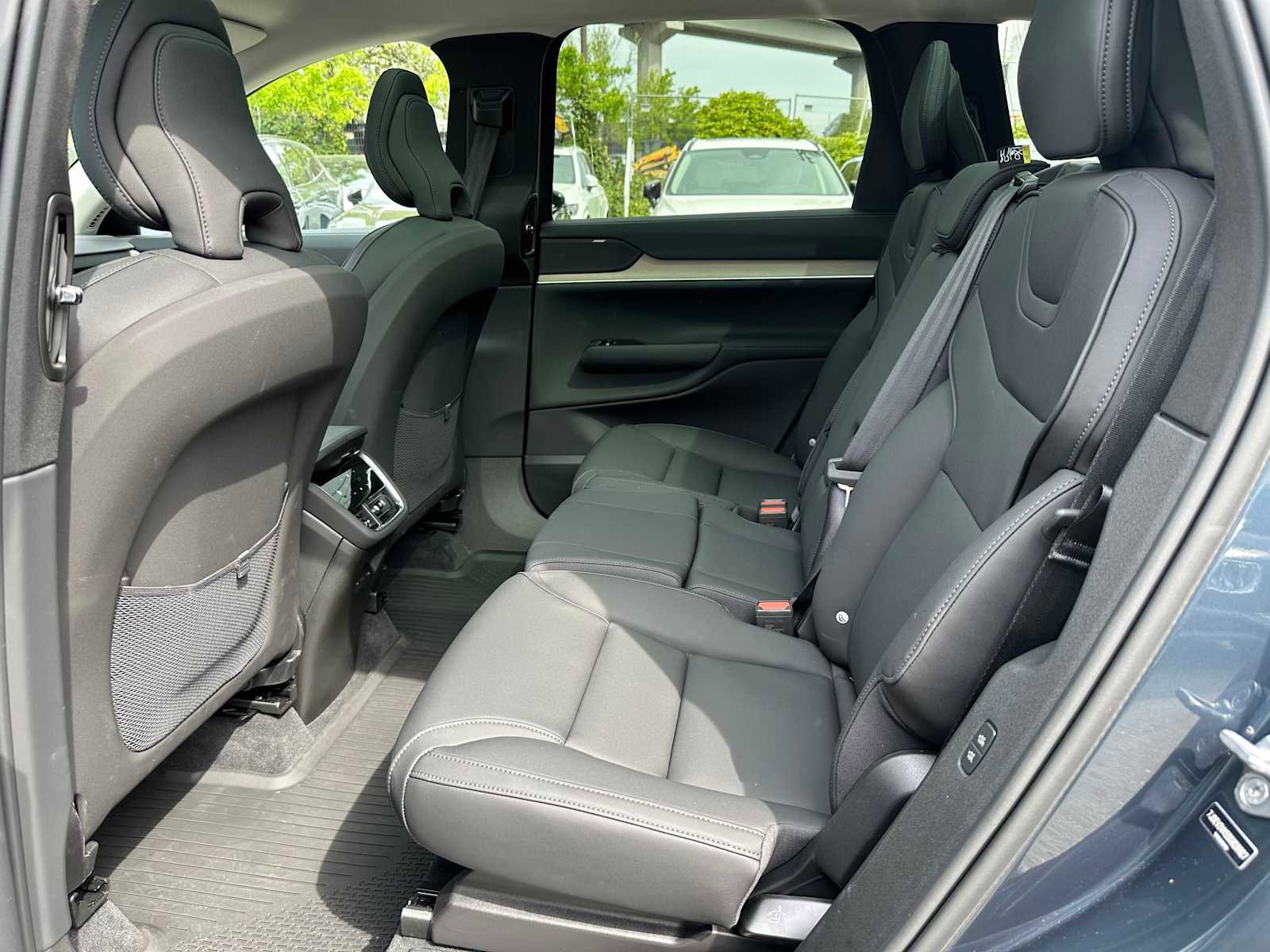 Used 2025 Volvo EX90 Plus w/ Protection Package Premier AWD/4WD image 15