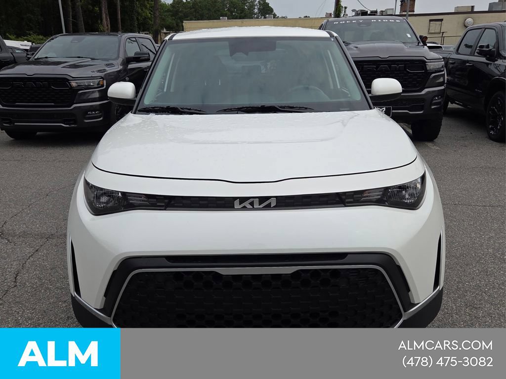 Used 2025 Kia Soul LX w/ LX Technology Package FWD image 2
