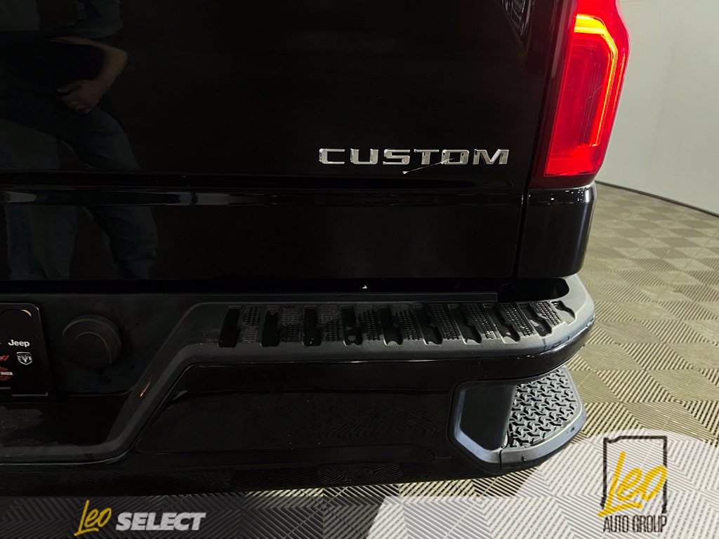 Used 2020 Chevrolet Silverado 1500 Custom w/ Custom Value Package AWD/4WD image 9