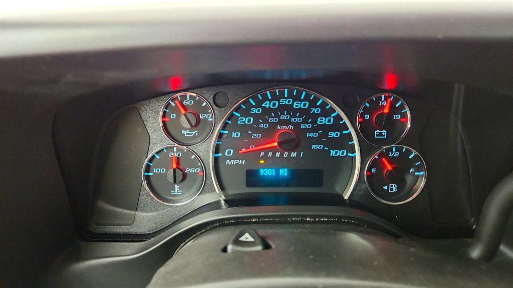 Used 2025 Chevrolet Express 2500 w/ Driver Convenience Package RWD image 13