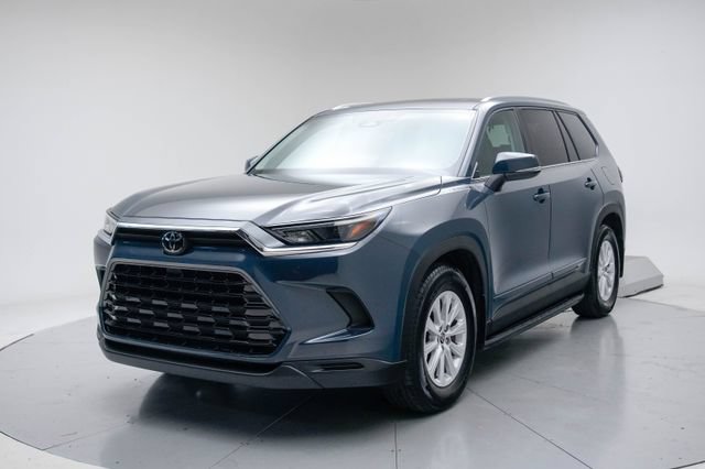 Used 2025 Toyota Grand Highlander AWD image 3
