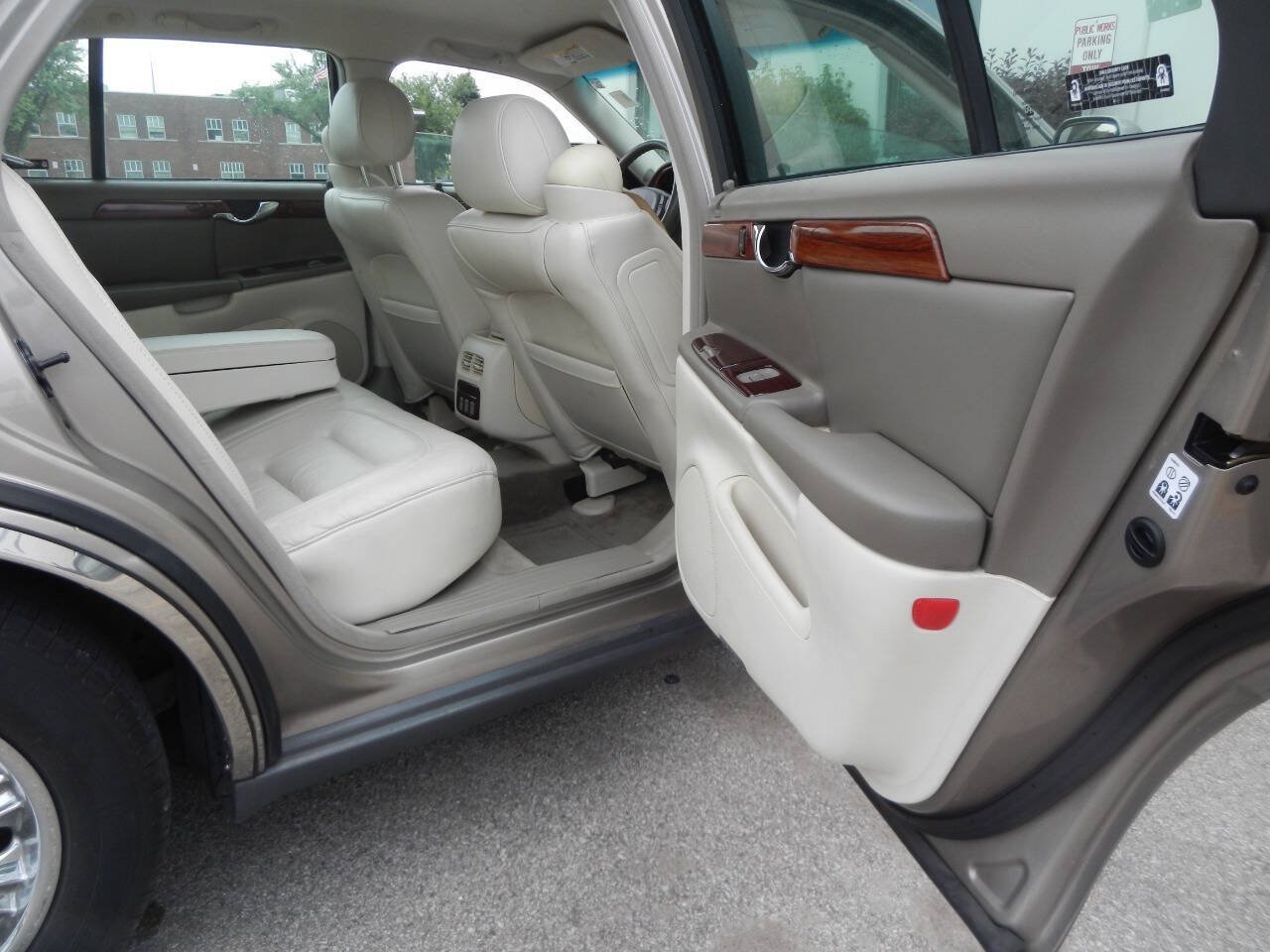Used 2002 Cadillac De Ville FWD image 33