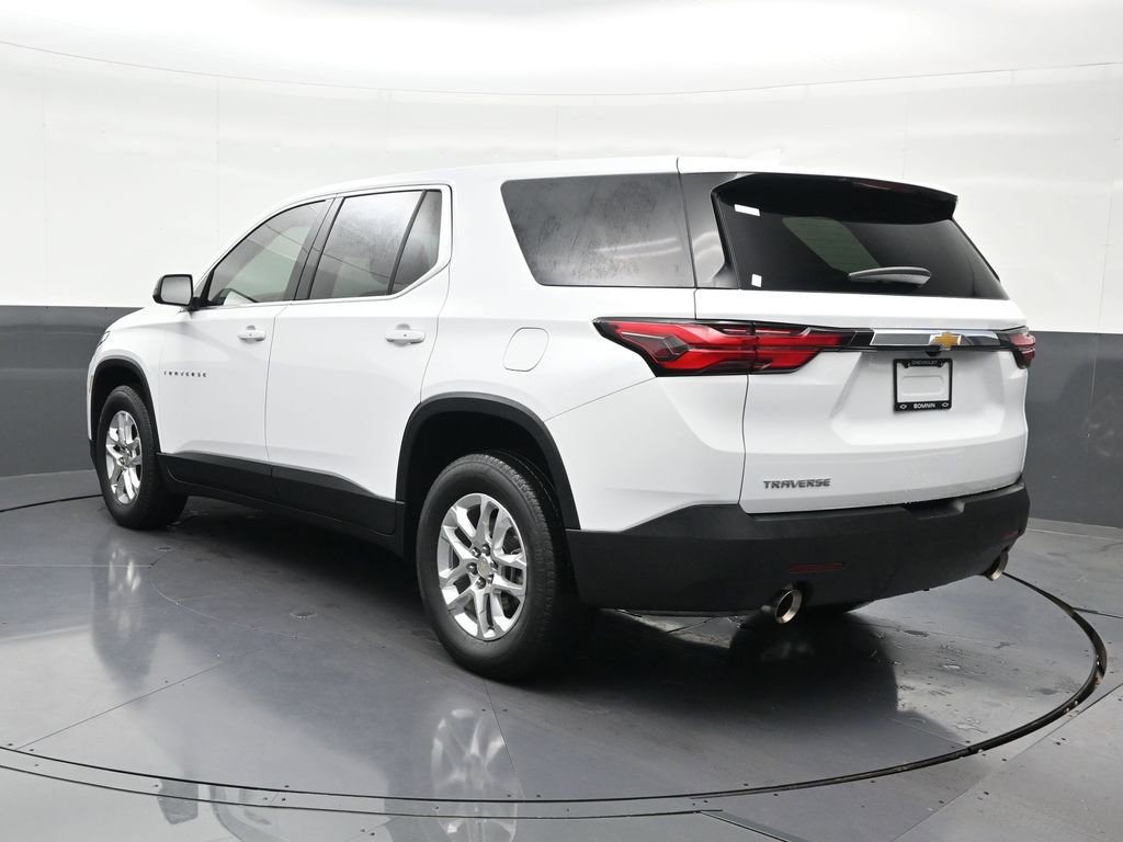 Used 2023 Chevrolet Traverse LS image 3