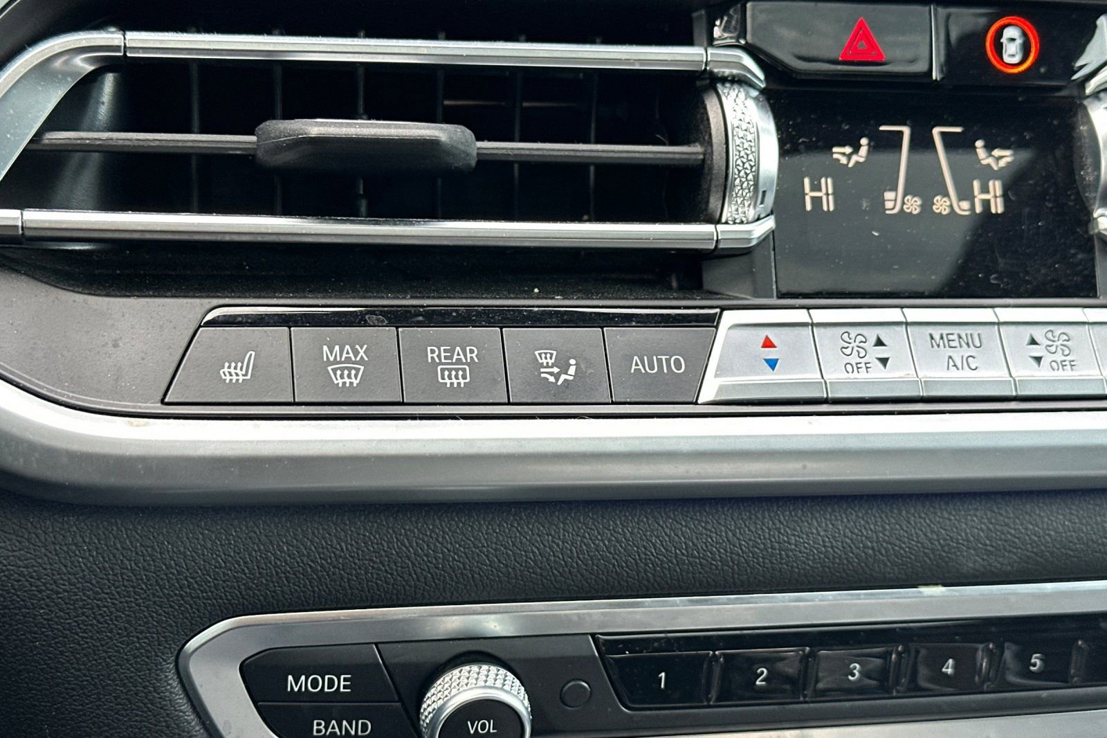 Used 2022 BMW X5 xDrive40i w/ Parking Assistance Package image 29