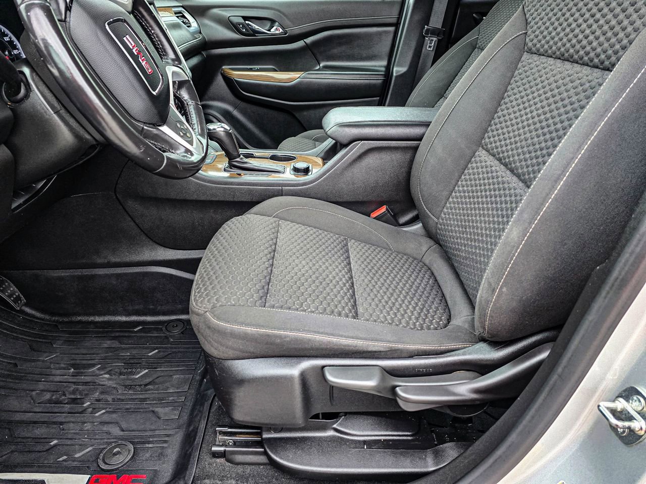 Used 2019 GMC Acadia SLE w/ LPO, Floor Liner Package image 17