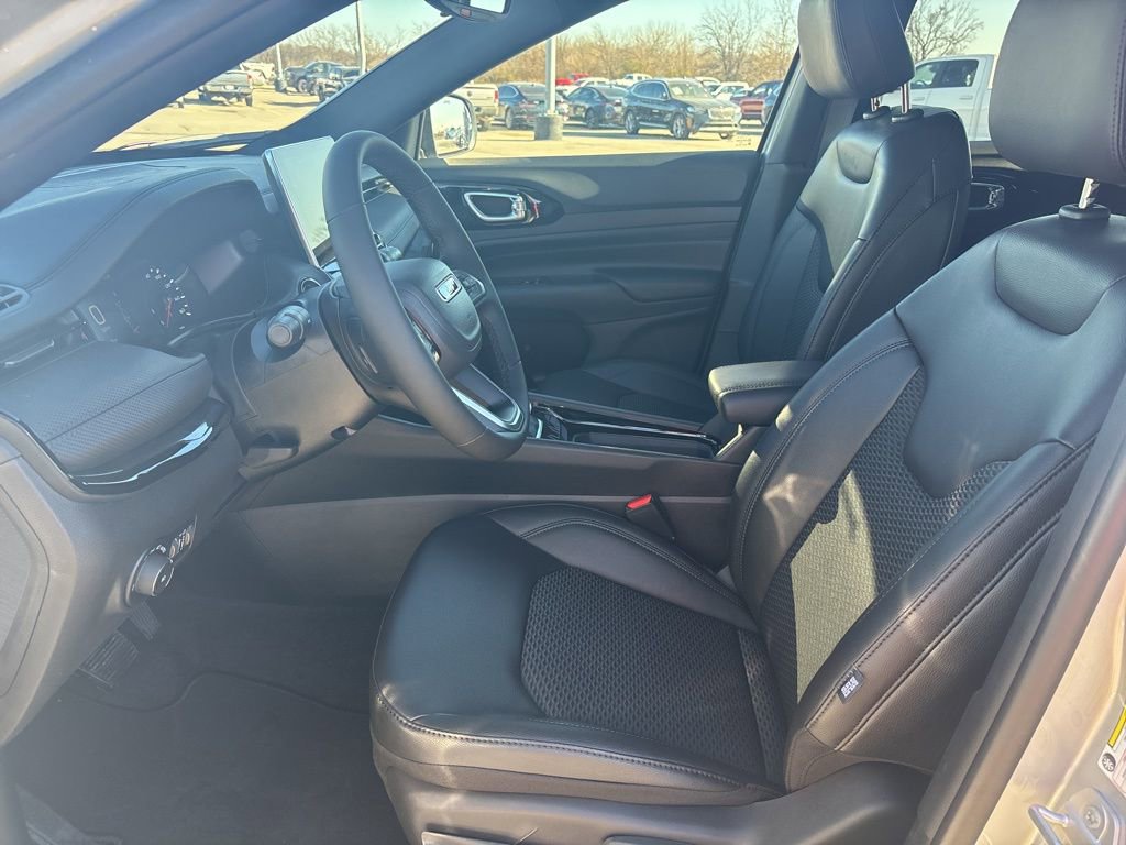 New 2026 Jeep Compass Latitude image 9