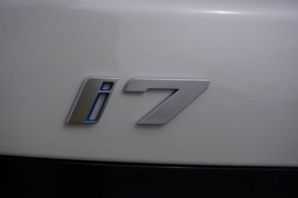 New 2024 BMW i7 xDrive60 image 29