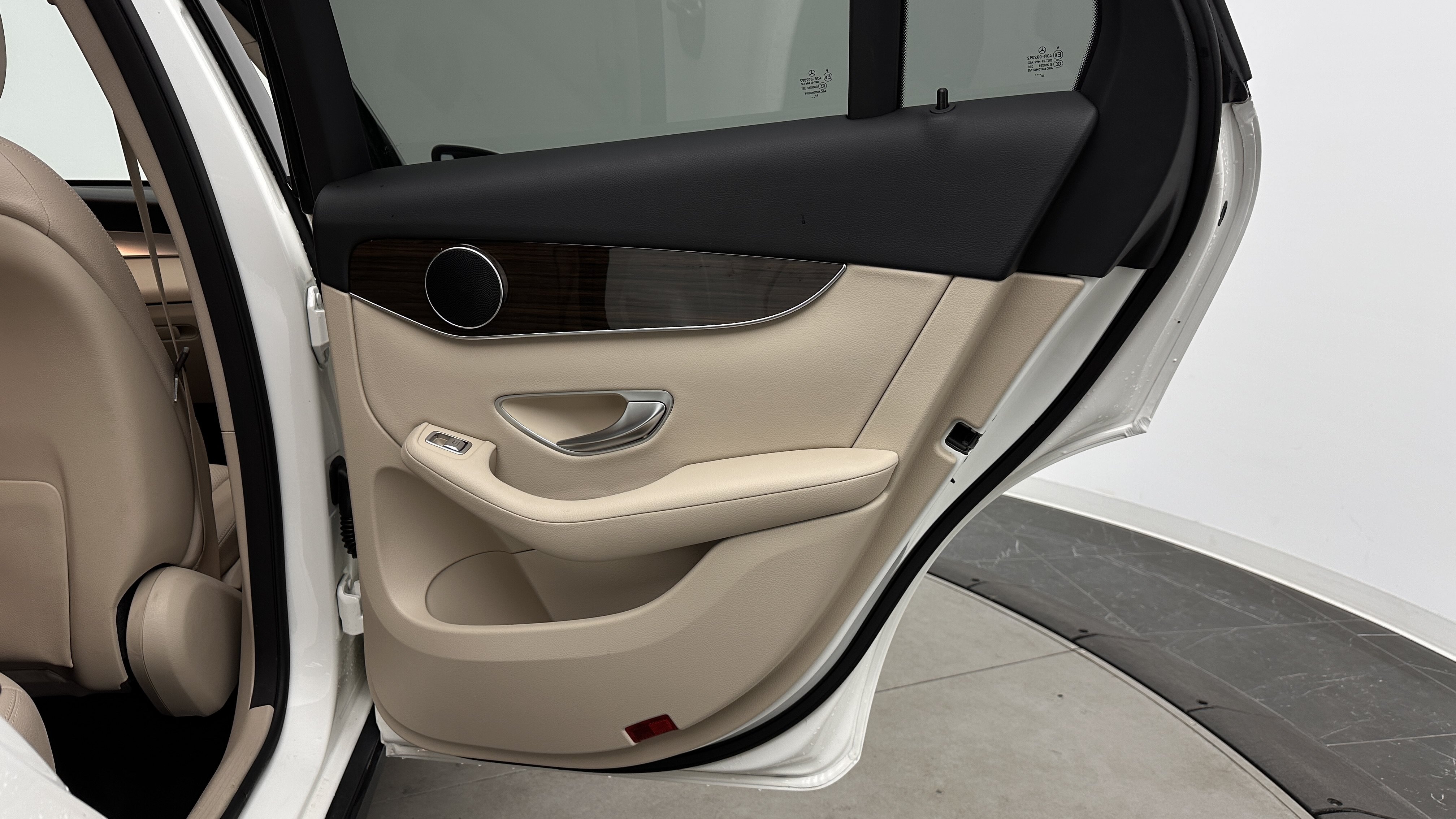 Used 2021 Mercedes-Benz GLC 300 image 28