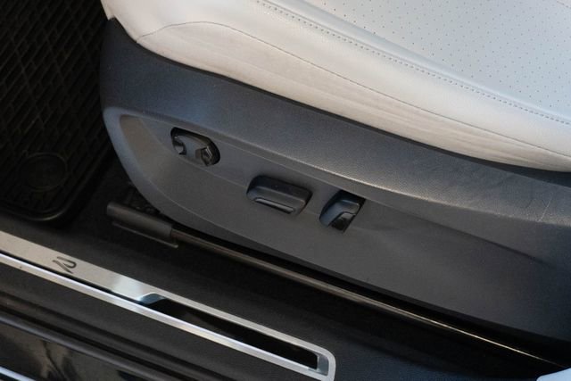 Used 2022 Volkswagen Tiguan SE R-Line image 18