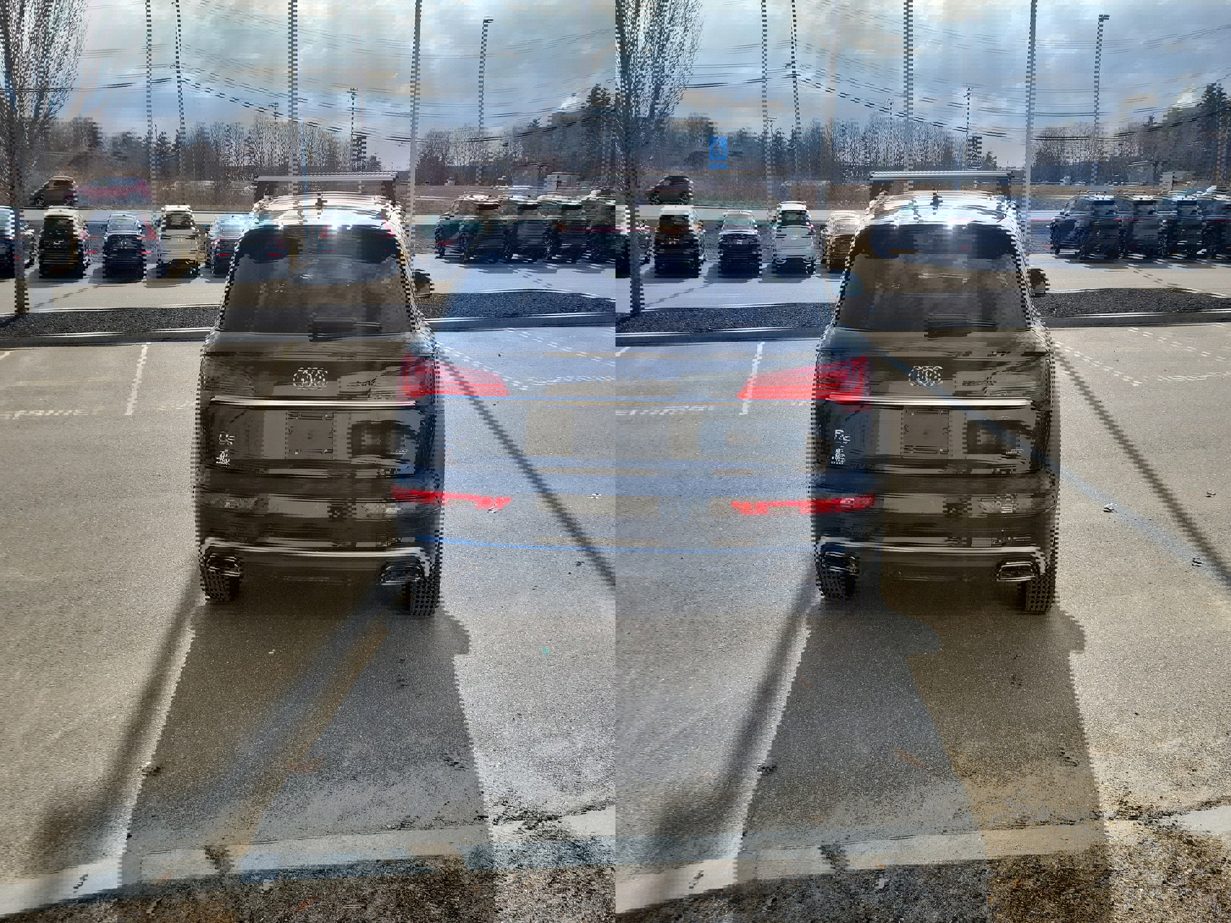 Used 2025 Audi Q5 e Premium Plus w/ Premium Plus Package image 6