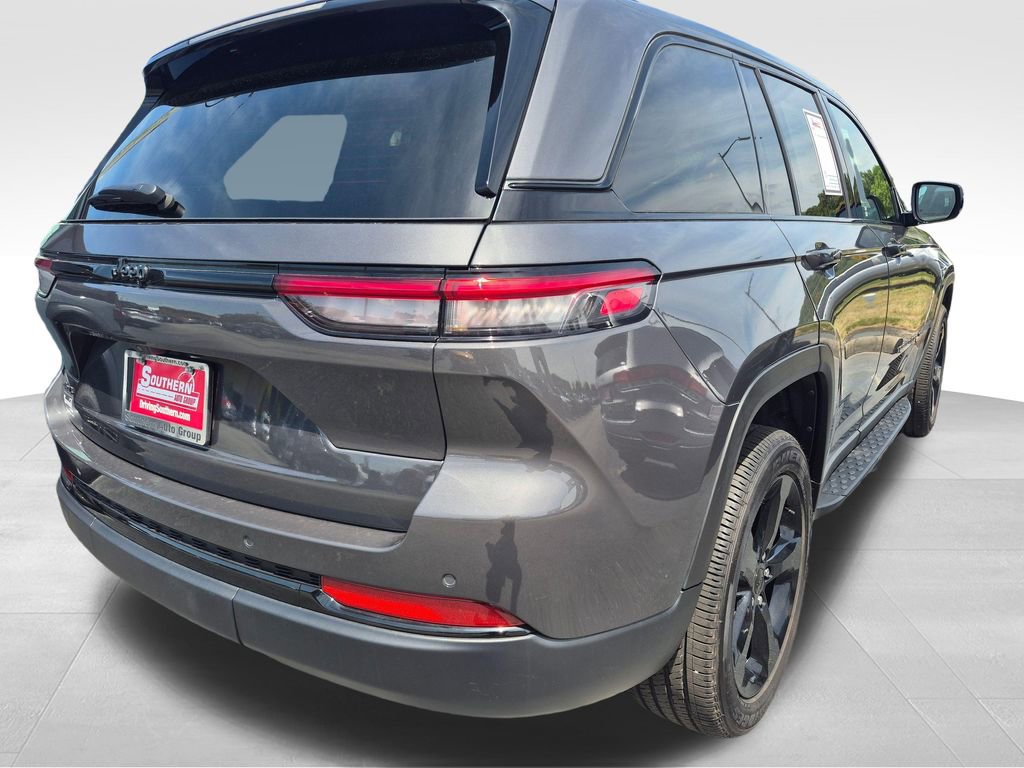 Used 2025 Jeep Grand Cherokee Altitude AWD/4WD image 18