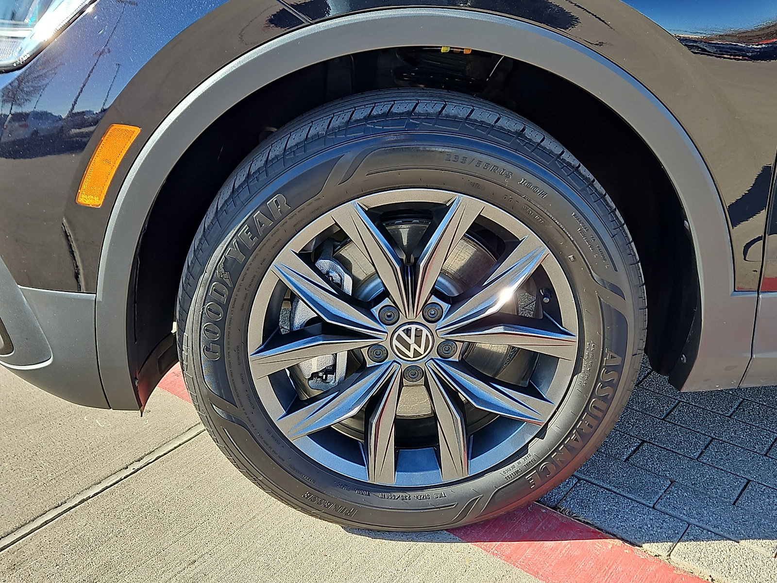 Certified 2023 Volkswagen Tiguan SE image 5