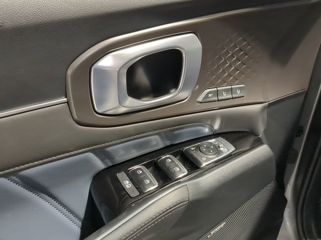 Used 2025 Kia Sorento SX Prestige image 17