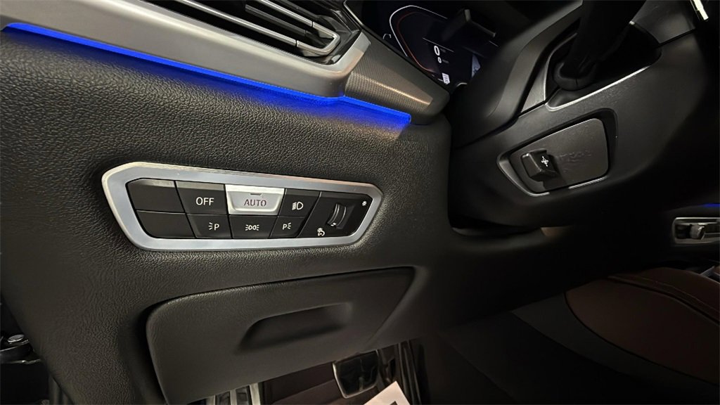 Used 2022 BMW X6 xDrive40i w/ Executive Package image 35