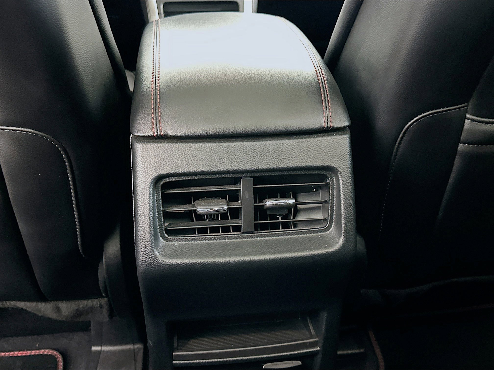 Used 2024 Ford Edge ST-Line image 28