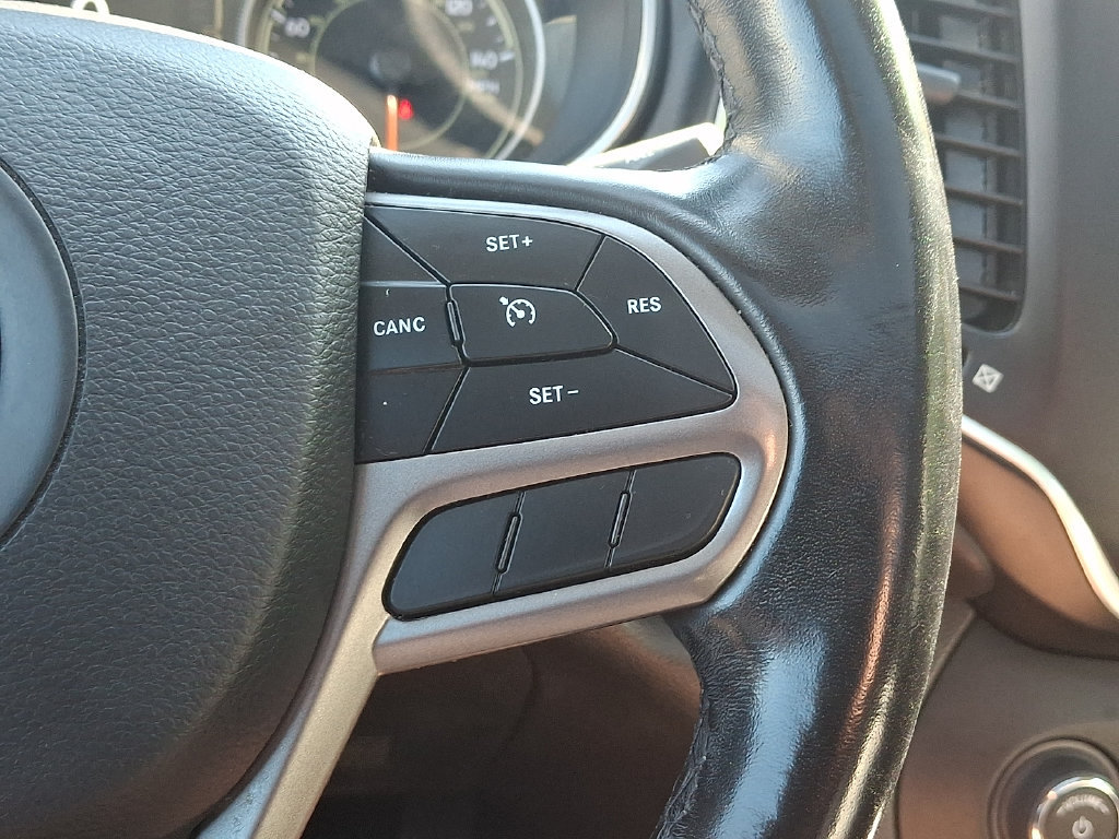 Used 2021 Jeep Cherokee Latitude Plus w/ Sun & Sound Group AWD/4WD image 22