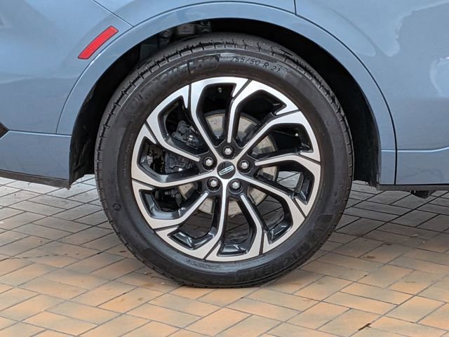 Used 2025 Lincoln Nautilus Reserve image 13