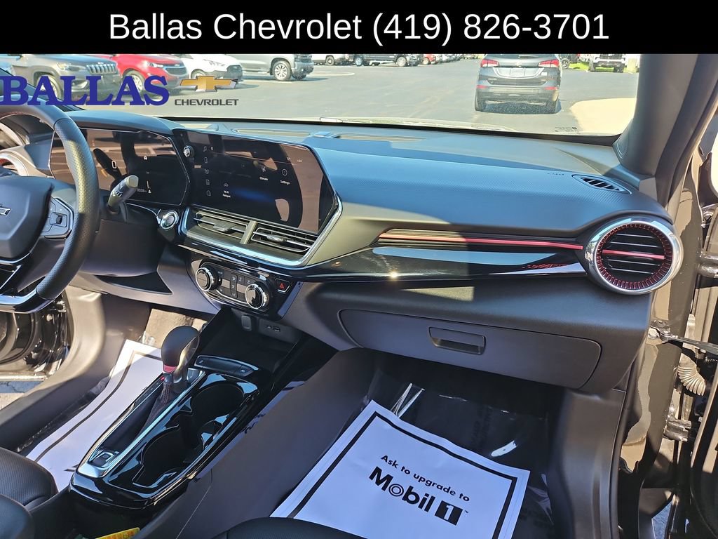 Used 2025 Chevrolet Trax RS w/ Sunroof Package FWD image 29