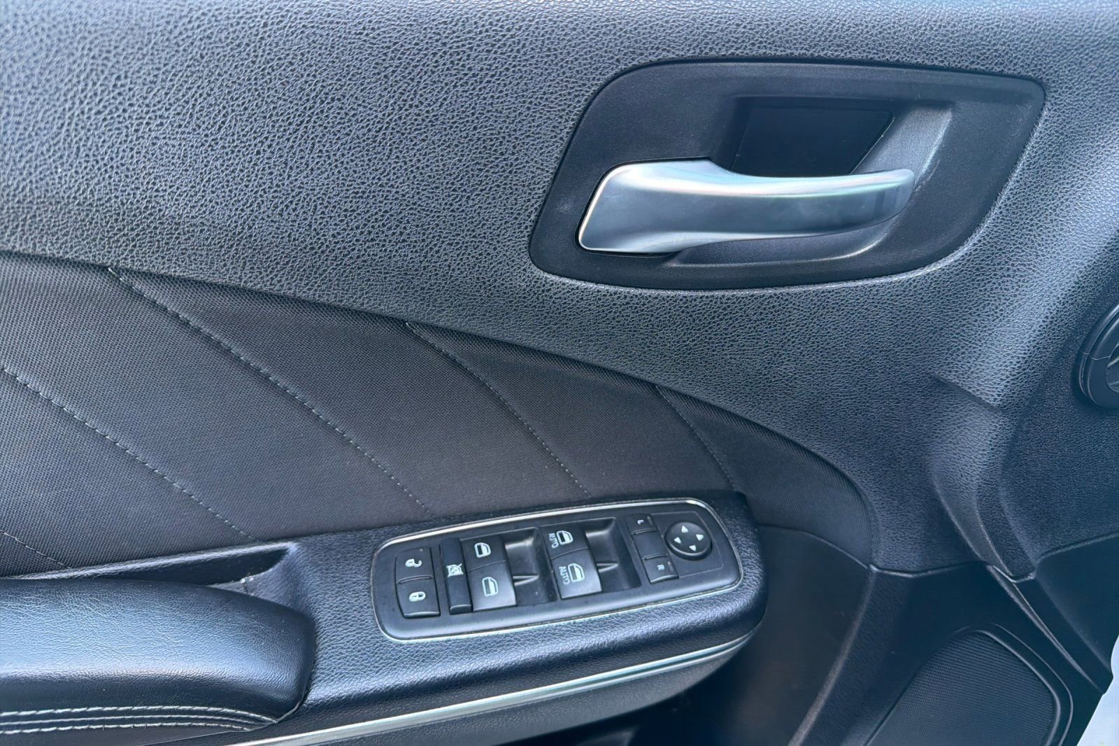 Used 2016 Dodge Charger SXT RWD image 13