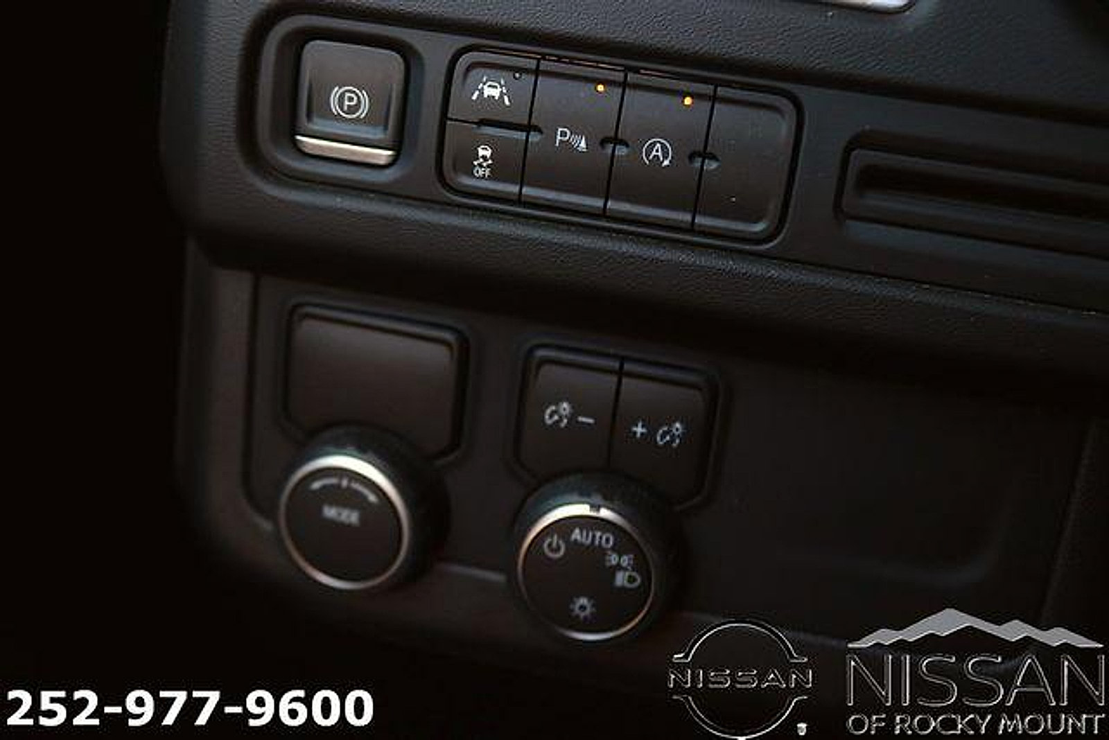 Used 2023 Chevrolet Suburban Premier RWD image 28