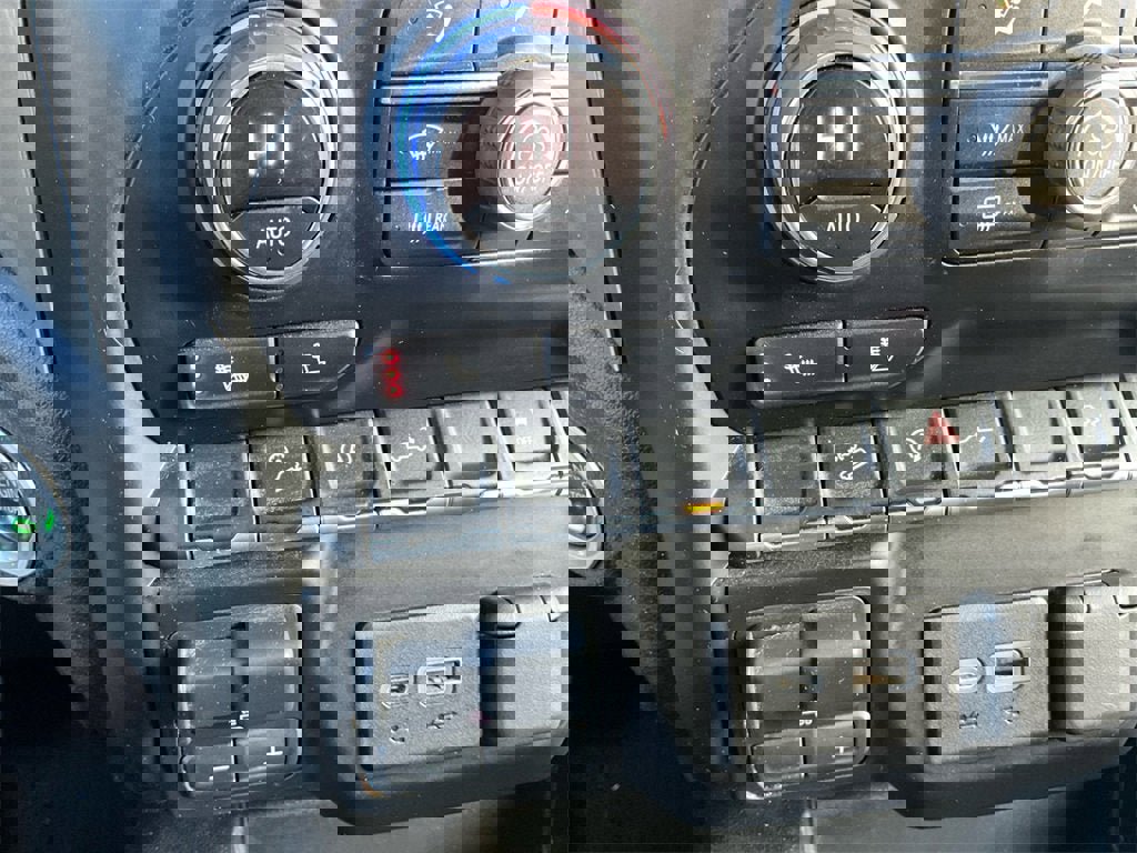 Used 2020 Chevrolet Silverado 1500 LT Trail Boss w/ Midnight Edition image 16