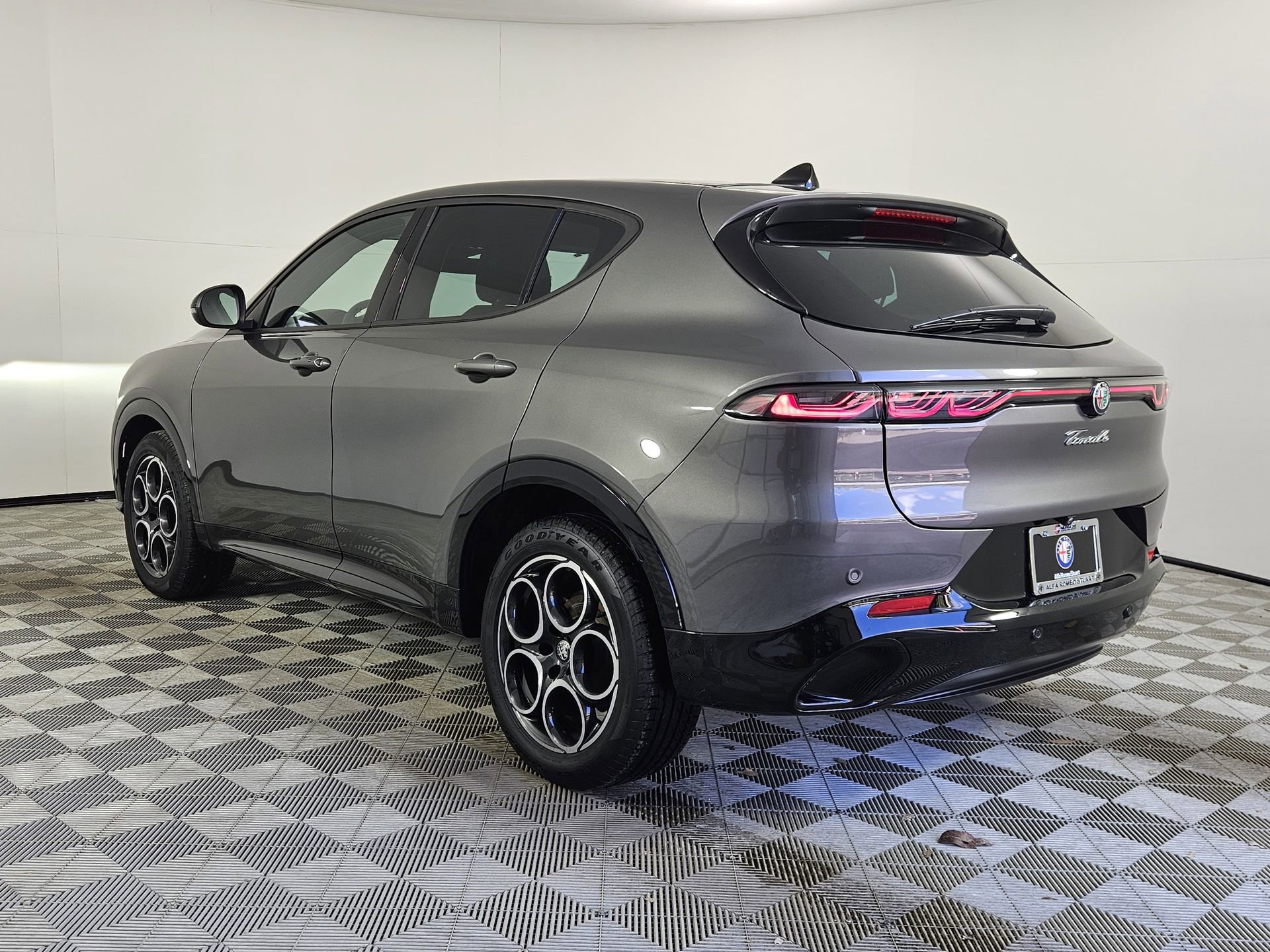 Used 2025 Alfa Romeo Tonale AWD/4WD image 5