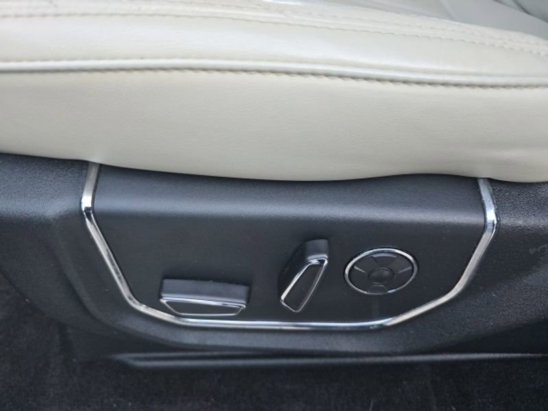 Used 2020 Ford Expedition Platinum RWD image 16
