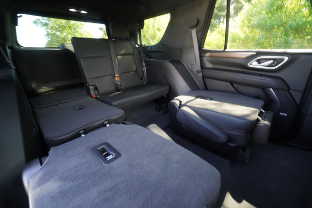 Used 2024 Chevrolet Tahoe High Country AWD/4WD image 32