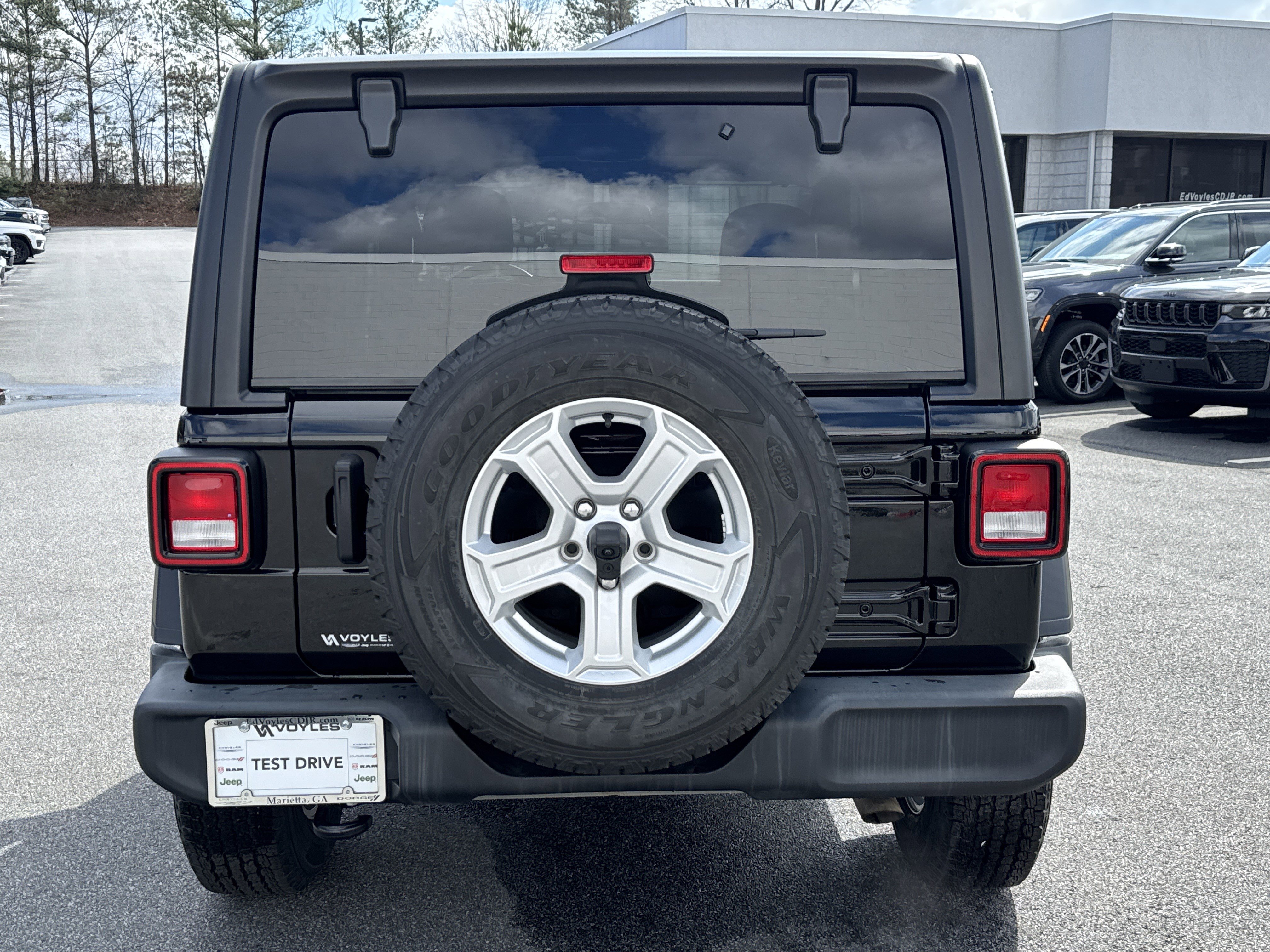 Used 2022 Jeep Wrangler Sport S image 4