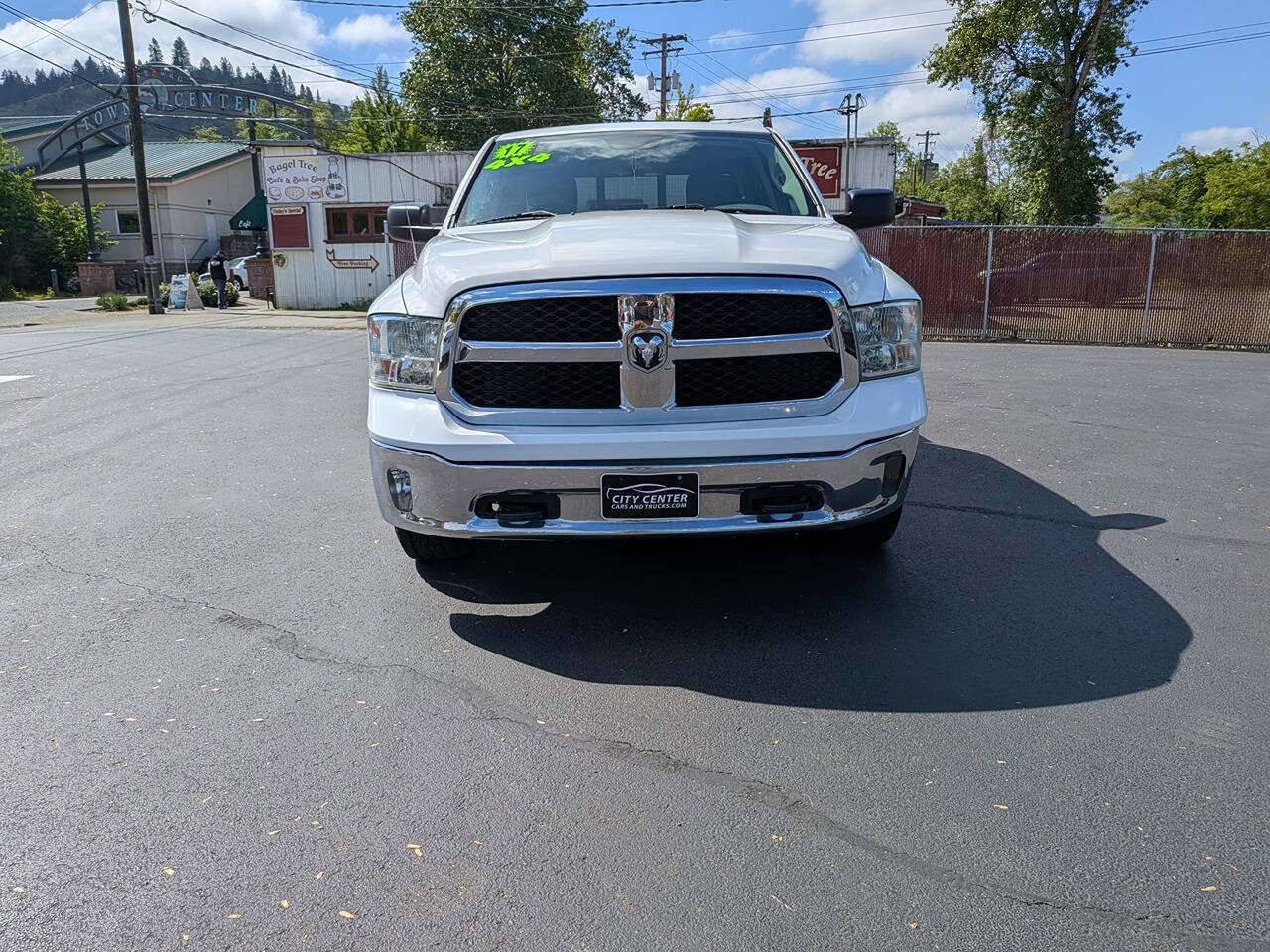 Used 2017 RAM 1500 Classic SLT AWD/4WD image 3