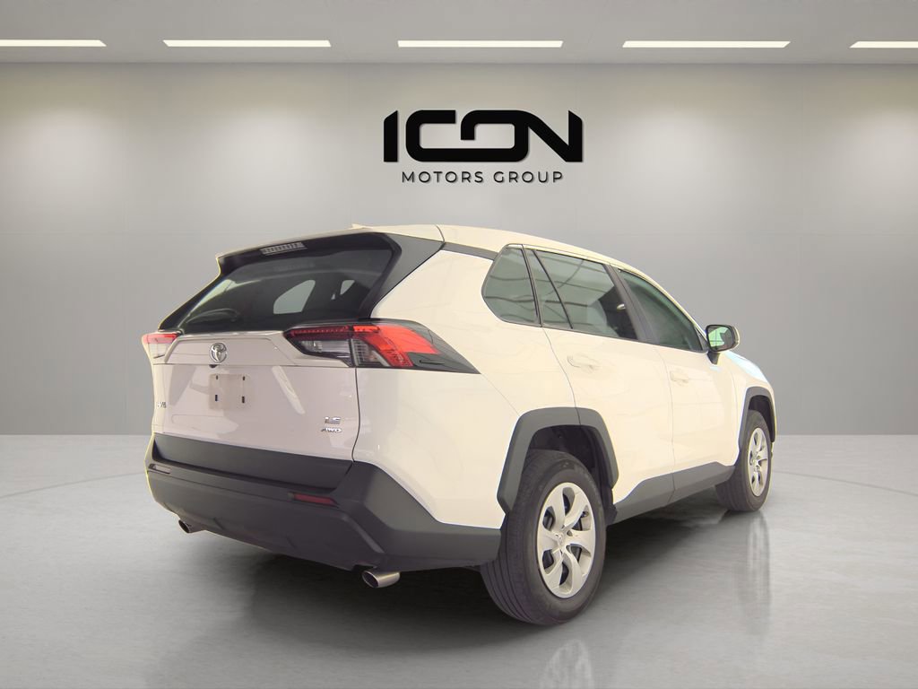 Used 2024 Toyota RAV4 LE AWD/4WD image 3